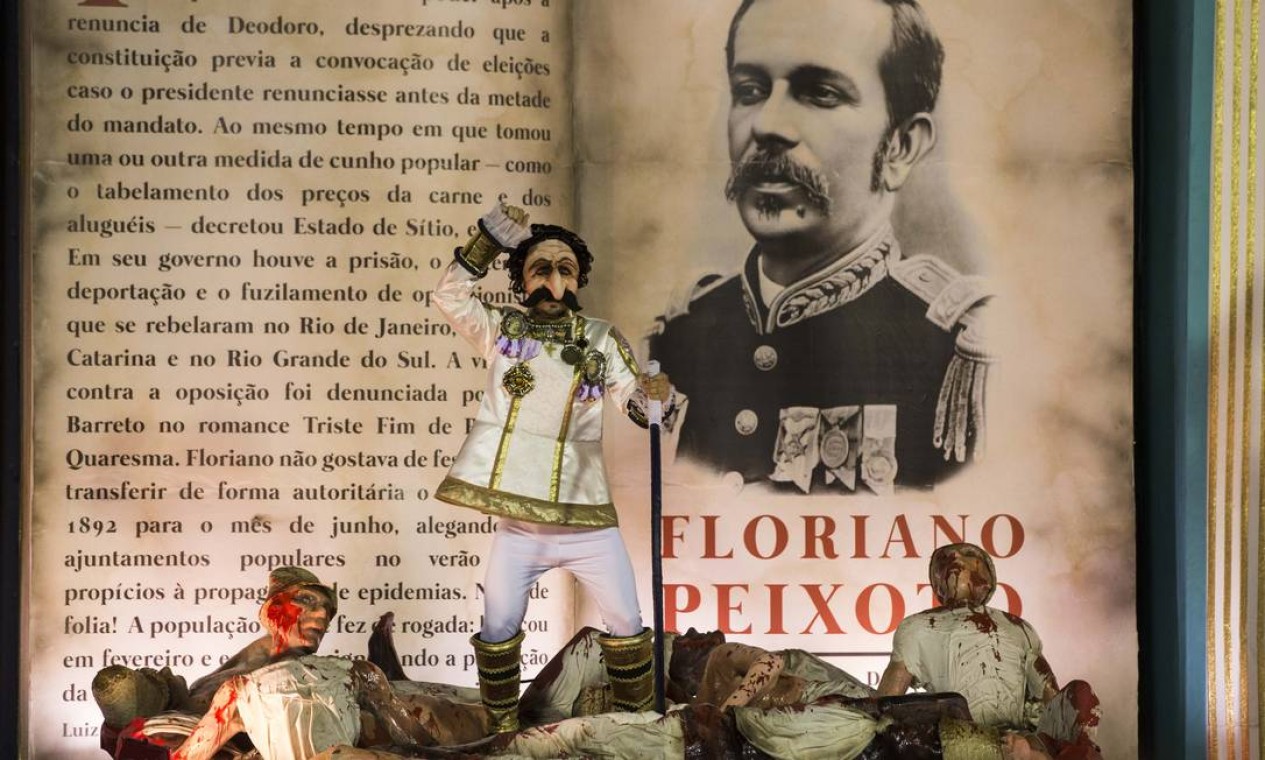 Carro traz destaque representando personagens históricos, como Floriano Peixoto, segundo presidente da República Foto: Guito Moreto / Agência O Globo