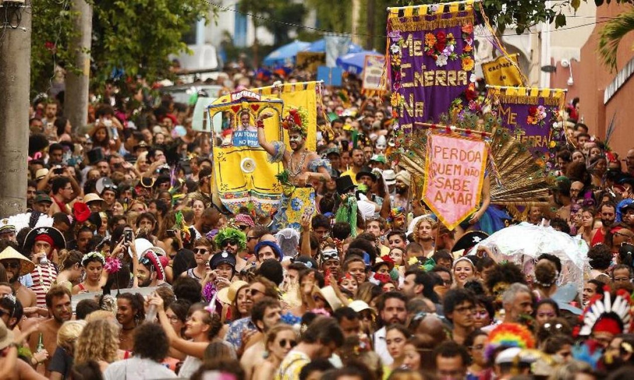 Feijoadas de carnaval: bufê com batucada, bebida liberada e day use na  piscina - Jornal O Globo