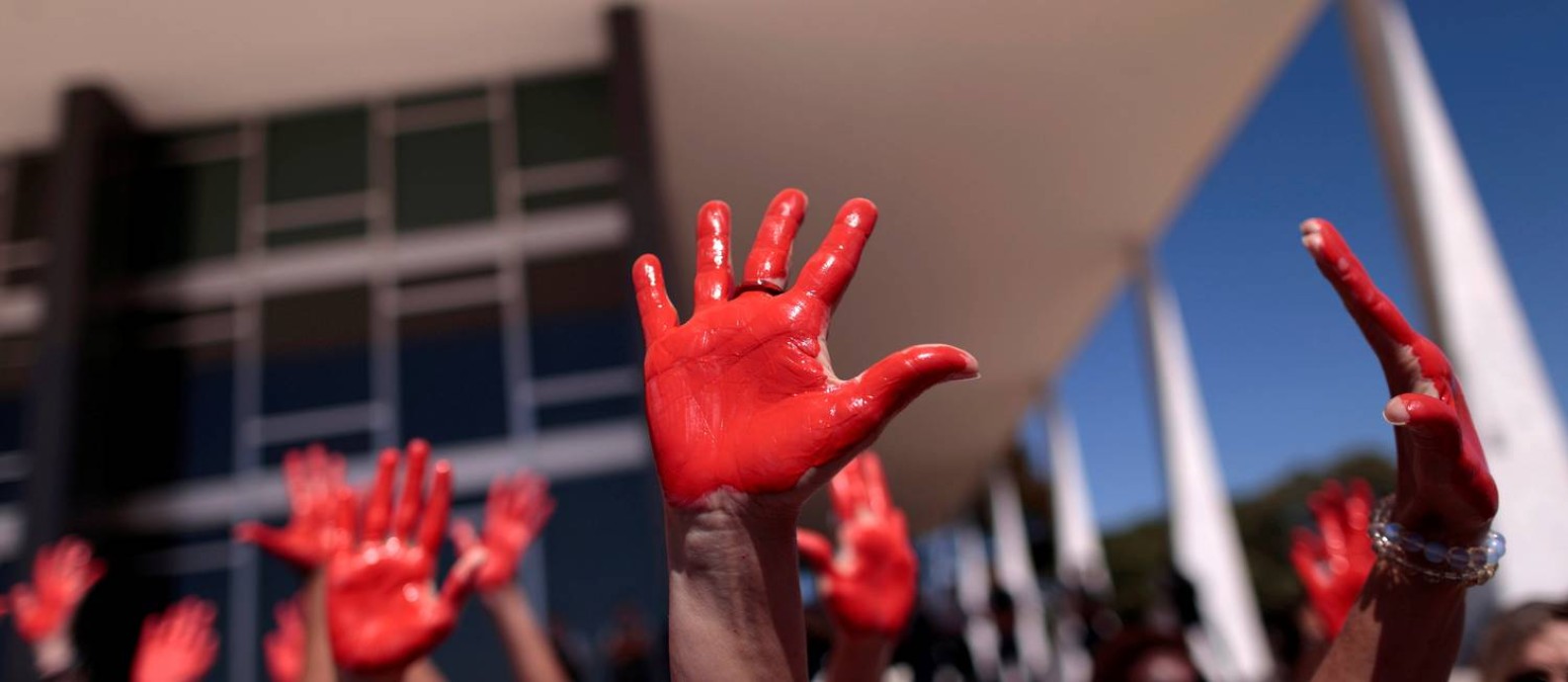 Protesto em Brasília contra violência direcionada à mulher: números de feminicídio ainda causam dificuldade para compilação no país, segundo ONG Foto: Ueslei Marcelino / Agência O Globo