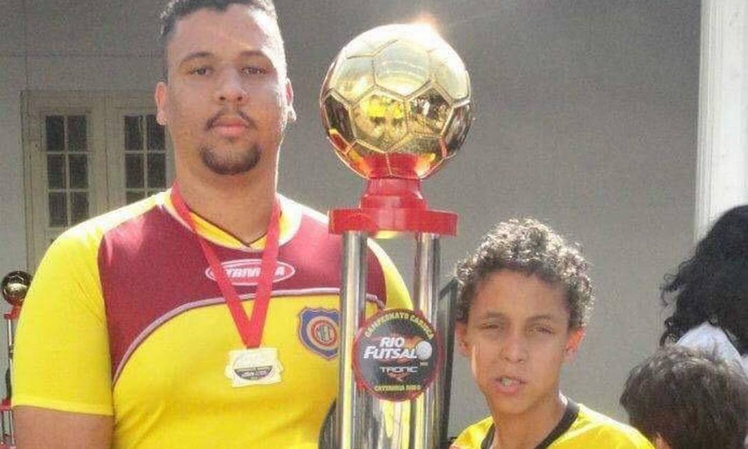 O treinador de goleiros Thiago Dias e Christian na base do Madureira Foto: Arquivo pessoal