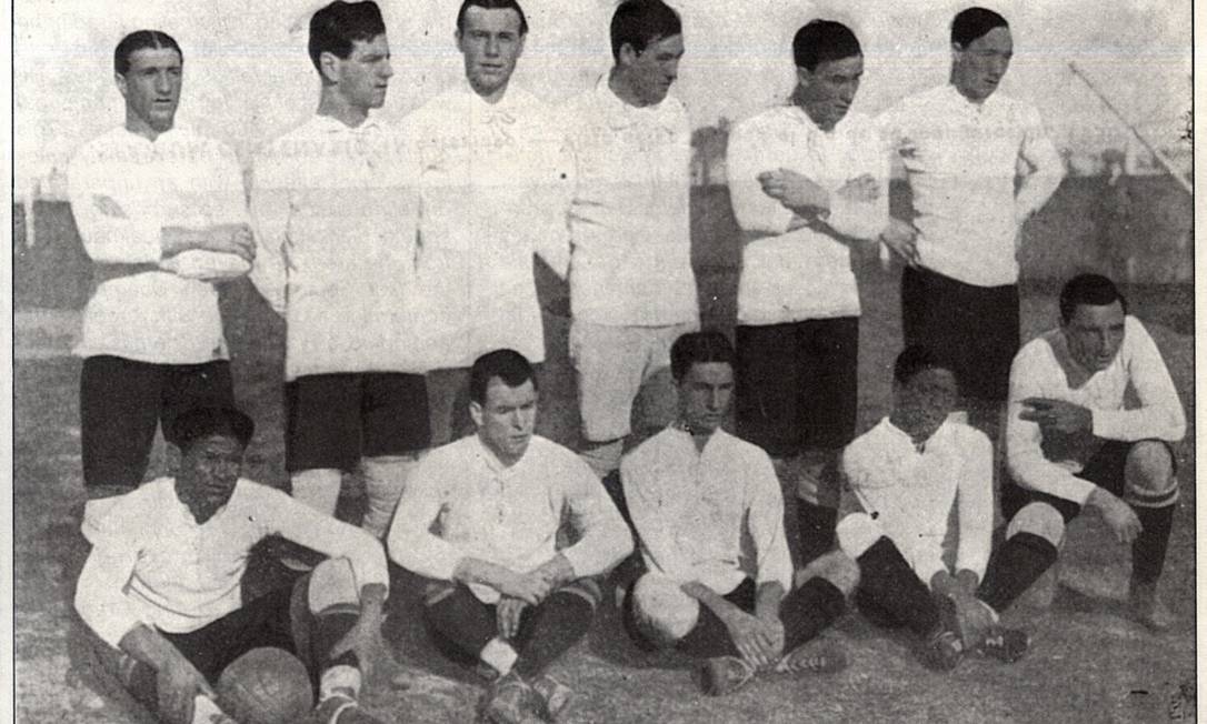 Seleção campeã do Uruguai em 1916. País é detentor de 15 títulos (1916, 1917, 1920, 1923, 1924, 1926, 1935,1942, 1956, 1959, 1967, 1983, 1987, 1995 e 2011) na competição Foto: Reprodução