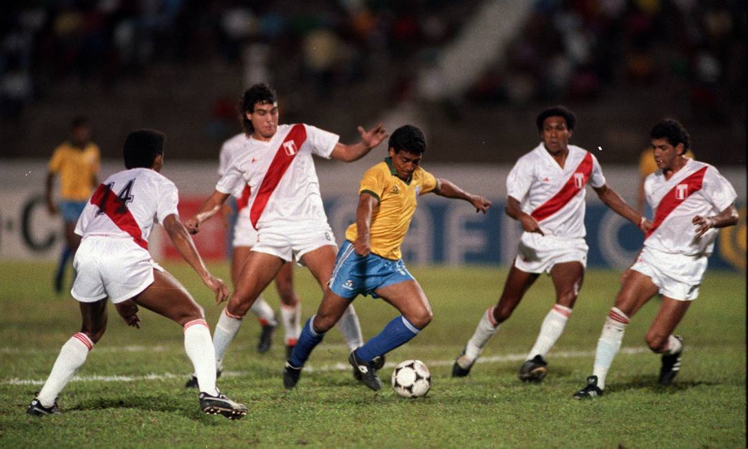 Também sem levantar o caneco desde a década de 70, a seleção do Peru é outra que tem dois títulos na competição: 1939 e 1975 Foto: Hipólito Pereira / Agência O Globo