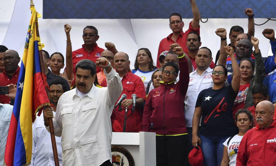  Nicolás Maduro fala a apoiadores em Caracas Foto: YURI CORTEZ / AFP