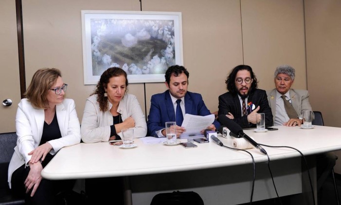 Membros da comissão reunidos para entrevista coletiva em Brasília Foto: Cleia Viana / Câmara dos deputados