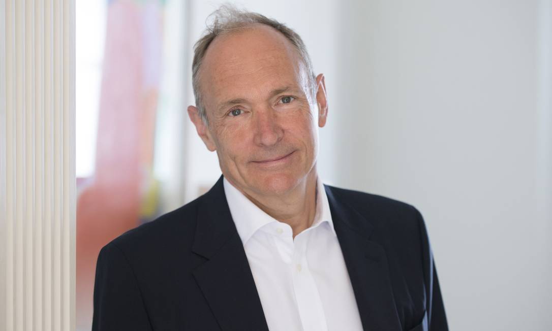Tim Berners-Lee criou a World Wide Web pensando num sistema para a comunicação entre cientistas Foto: Henry Thomas. / Web Foundation