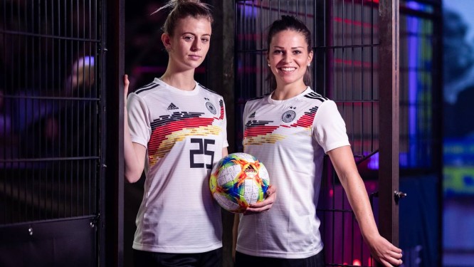 Uniforme serÃ¡ usado pelo time alemÃ£o na Copa do Mundo de Futebol Feminino de 2019, em junho Foto: Boris Streubel / Bongarts/Getty Images