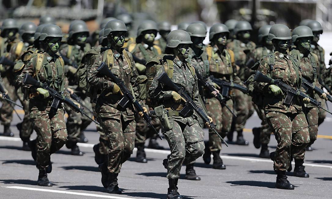 Militares: benefícios ampliados para inclusão na reforma da Previdência. Foto: Jorge William / Agência O Globo