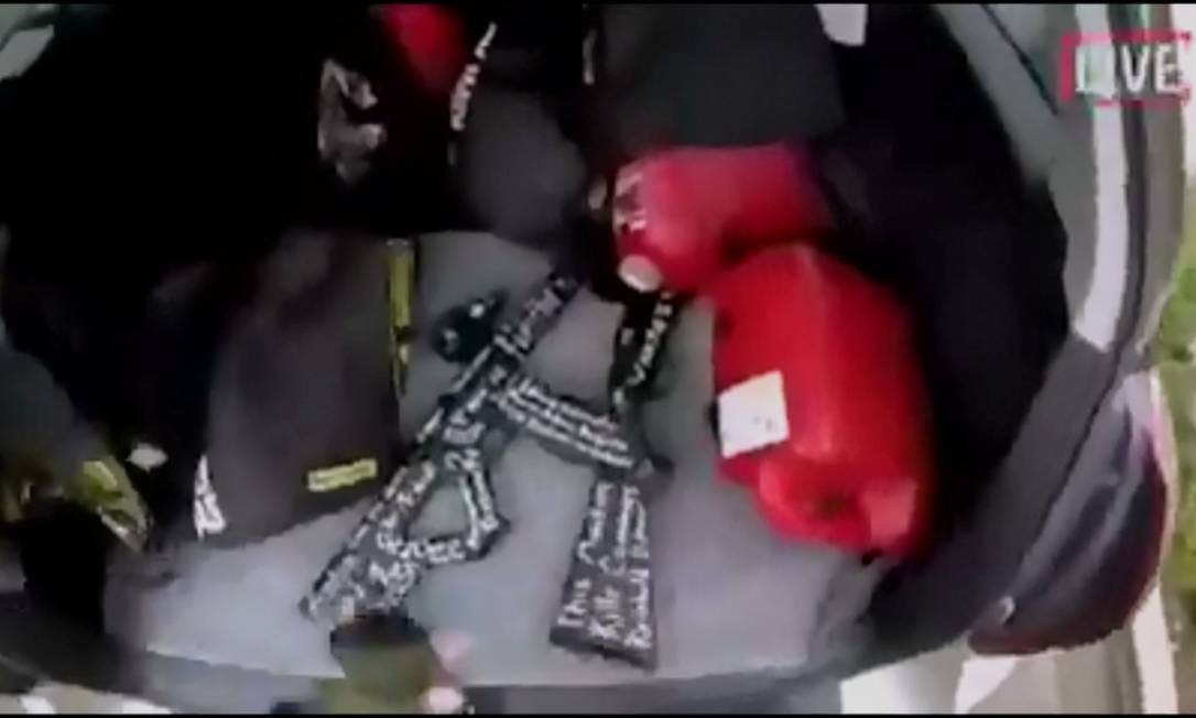 Dispositivos explosivos foram encontrados nos veículos utilizados pelos suspeitos Foto: Reprodução / REUTERS