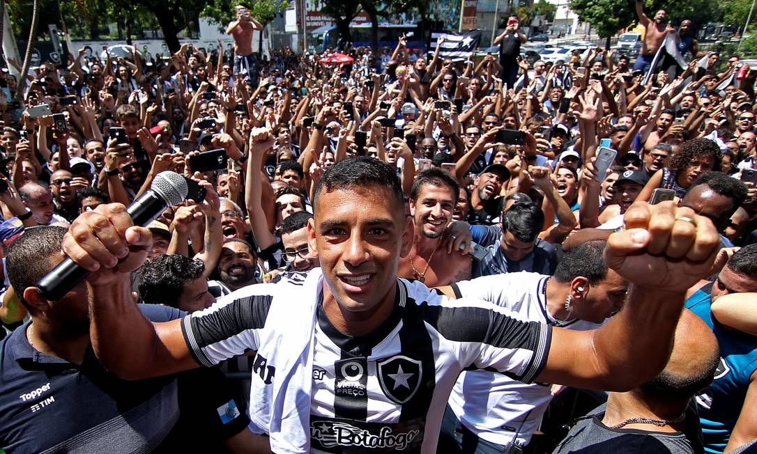 Regularizado, Diego Souza Pode Estrear Pelo Botafogo No Clássico Contra ...