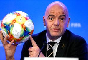 O presidente Gianni Infantino deu entrevista coletiva após reuniões de conselho da Fifa Foto: RHONA WISE / AFP