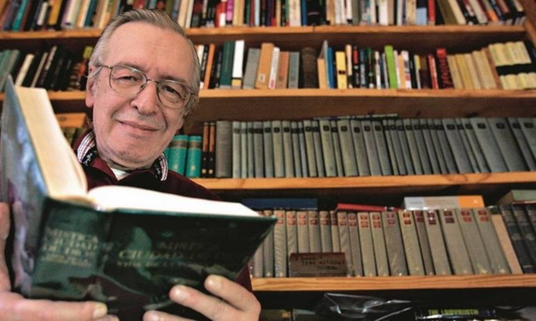 Alunos de Olavo de Carvalho serão readmitidos por novo ministro da Educação