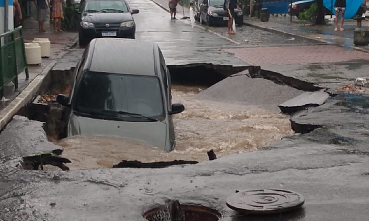 Rio Entra Em Estágio De Atenção Por Chuva Muito Forte E Sirenes De Alerta São Acionadas Jornal 