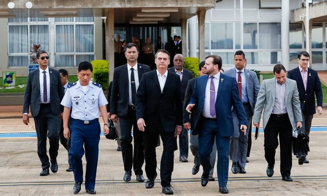Jair Bolsonaro deixa o Palácio do Planalto, na manhã deste domingo, seguindo para a base aérea Foto: Alan Santos/Presidência da República
