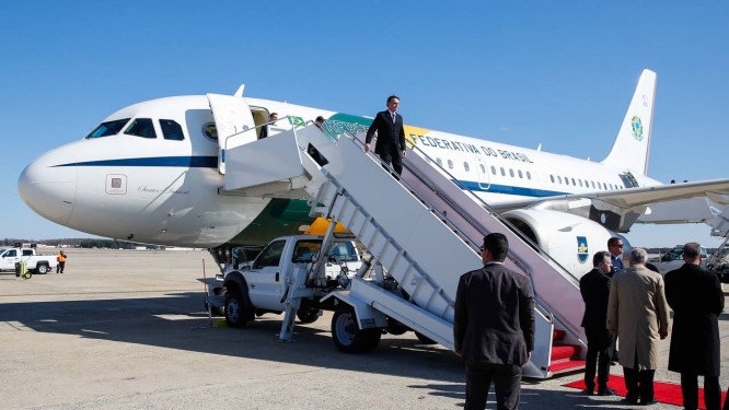 Presidente Jair Bolsonaro chega a Washington DC, nos Estados Unidos. Um dos temas a ser discutido Ã© a liberaÃ§Ã£o da base de AlcÃ¢ntara (MA) para exploraÃ§Ã£o americana Foto: DivulgaÃ§Ã£o PR
