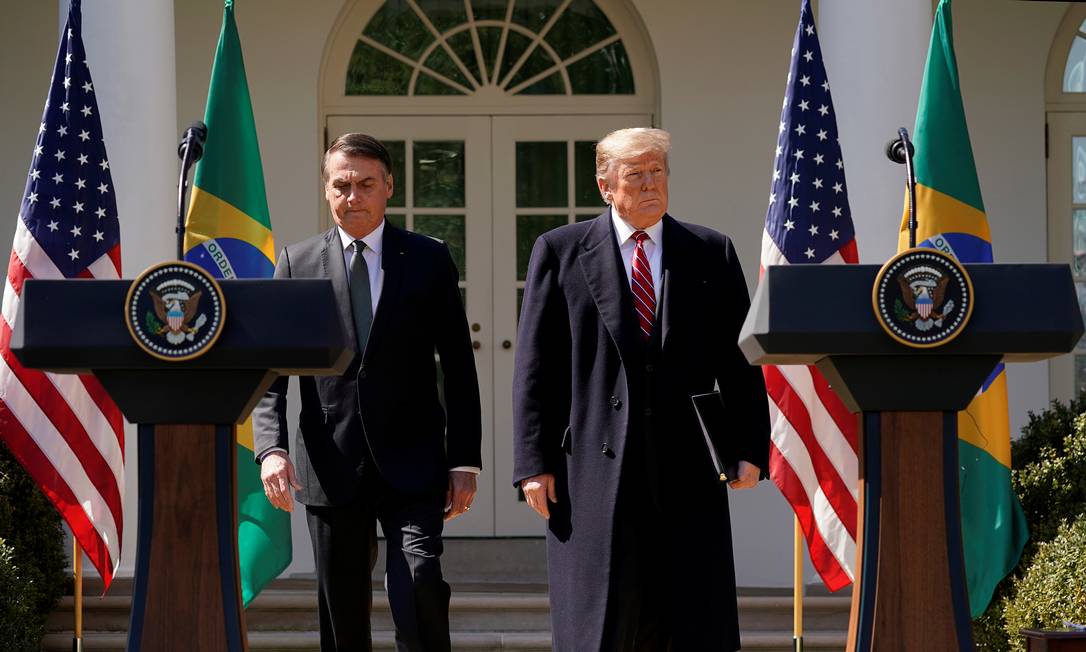  Jair Bolsonaro e Donald Trump chegam para entrevista coletiva após encontro bilateral Foto: KEVIN LAMARQUE / REUTERS