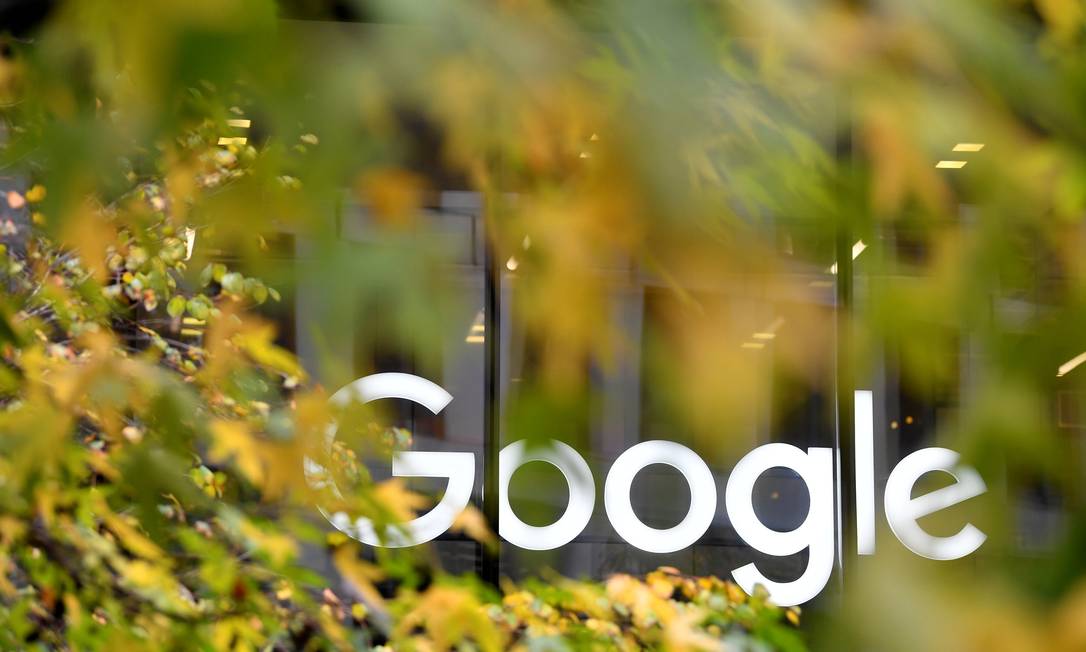 Em apenas dois anos, a Alphabet, controladora do Google, recebeu três multas bilionárias da Comissão Europeia Foto: Toby Melville / Reuters