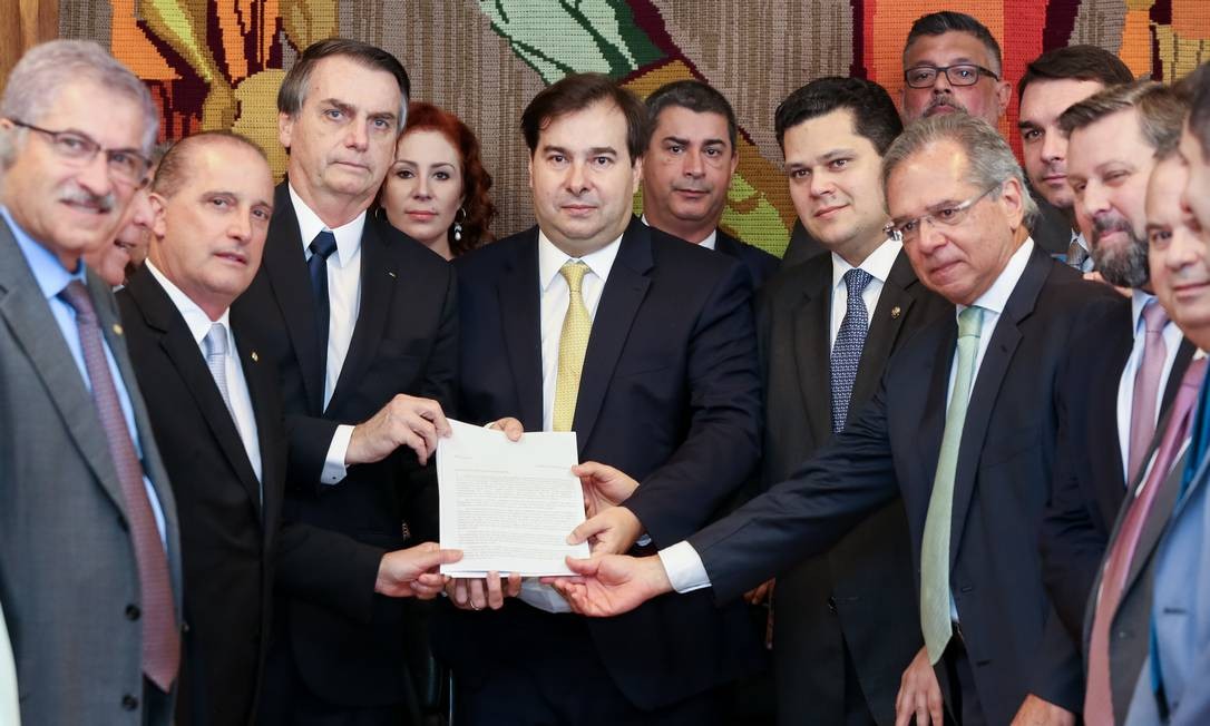 Bolsonaro entregou ao Congresso a PEC da Previdência, mês passado. A tramitação do texto depende do calendário da proposta da reforma dos militares
Foto: Marcos Corrêa/PR Foto: Divulgação