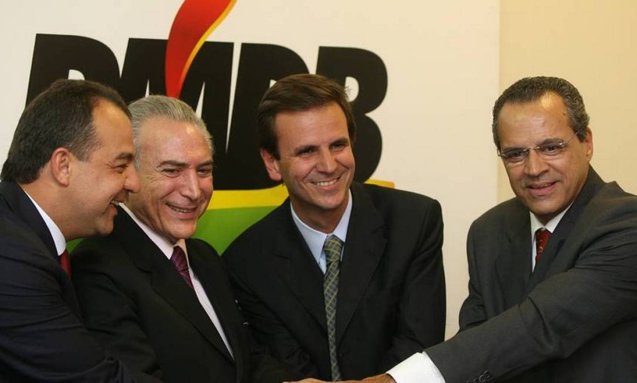 Em 2008, o governador do Rio Sérgio Cabral, o deputado Michel Temer, o prefeito Eduardo Paes e o deputado Henrique Alves Foto: Gustavo Miranda / Agência O Globo
