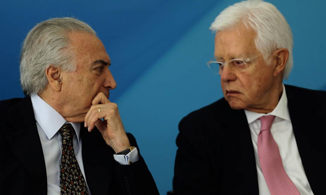 Michel Temer e Moreira Franco durante cerimônia em Brasília Foto: Jorge William / Agência O Globo