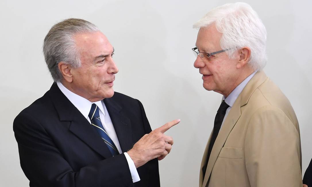 Temer e Moreira Franco durante encontro no Palácio do Planalto, em 2017: ex-presidente e ex-ministro foram presos preventivamente Foto: EVARISTO SA / AFP