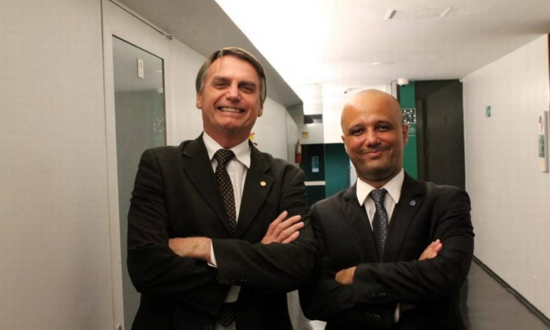 O presidente Jair Bolsonaro e o O líder do governo na Câmara, Major Vitor Hugo (PSL-GO) Foto: Reprodução/Facebook