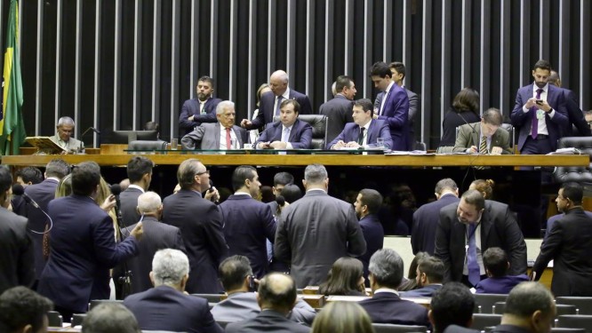 Câmara aprova PEC que tira poder do governo sobre Orçamento Foto: Luis Macedo / /