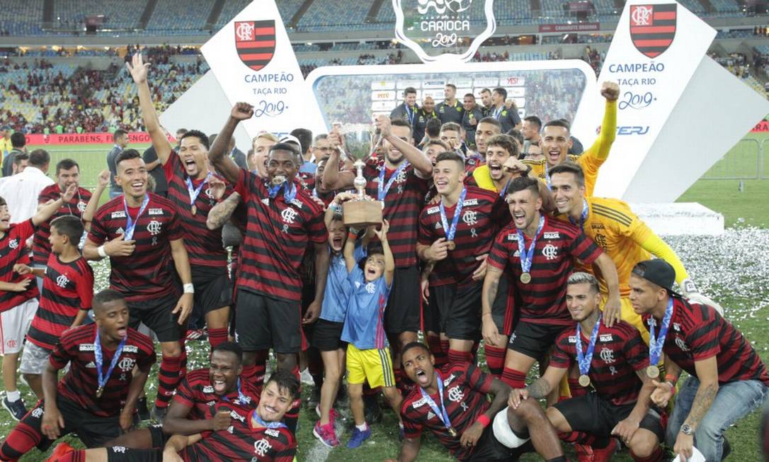 CARIOCA - Jogadores do Flamengo comemoram a conquista da Taça Rio de 2019 Foto: Marcelo Theobald / Agência O Globo - 31/03/2019