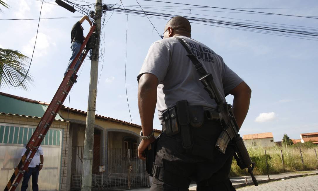 Operação combate grupos de milicianos na Zona Oeste do Rio (Arquivo) Foto: Domingos Peixoto / Agência O Globo