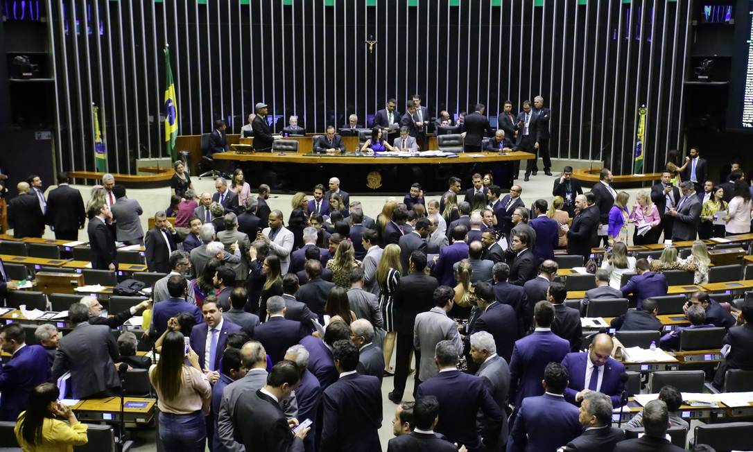 Plenário da Câmara: articulação para retirar servidores da reforma. Foto: Luis Macedo / Agência O Globo