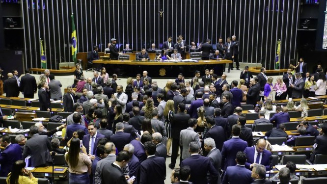 PlenÃ¡rio da CÃ¢mara: articulaÃ§Ã£o para retirar servidores da reforma. Foto: Luis Macedo / AgÃªncia O Globo