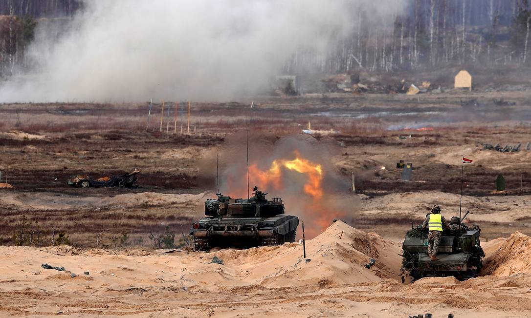 
Tanque polonês dispara durante exercícios militares da Otan na Letônia: aliança encara novos desafios pós-Guerra Fria
Foto:
INTS KALNINS/REUTERS/29-03-2019
