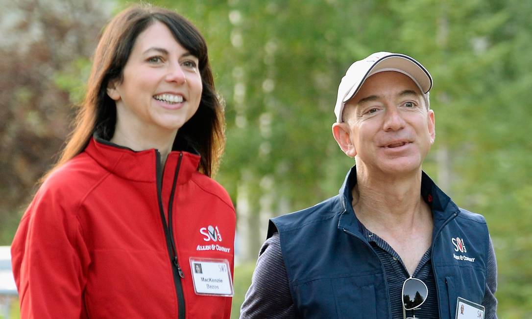 MacKenzie e Jeff Bezos: divórcio bilionário. Foto: KEVORK DJANSEZIAN / AFP