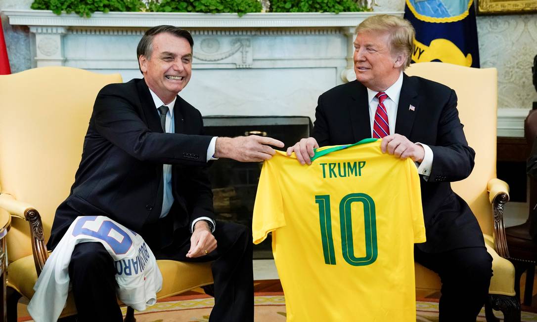 Em março, Bolsonaro foi aos EUA para se aproximar de Donald Trump; tratava-se da primeira visita oficial do novo presidente Foto: Kevin Lamarque / Reuters