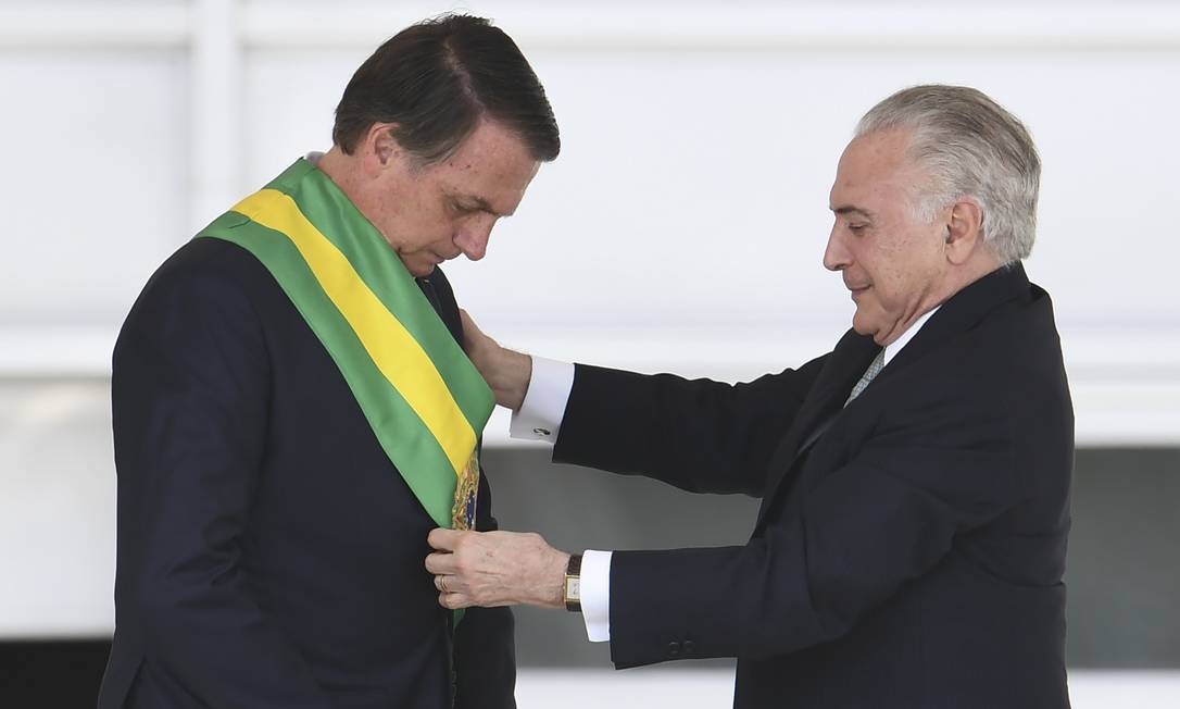 Após ser eleito com 57.797.847 votos, Jair Bolsonaro recebeu a faixa presidencial de Michel Temer em 1º de janeiro Foto: Evaristo Sá / AFP