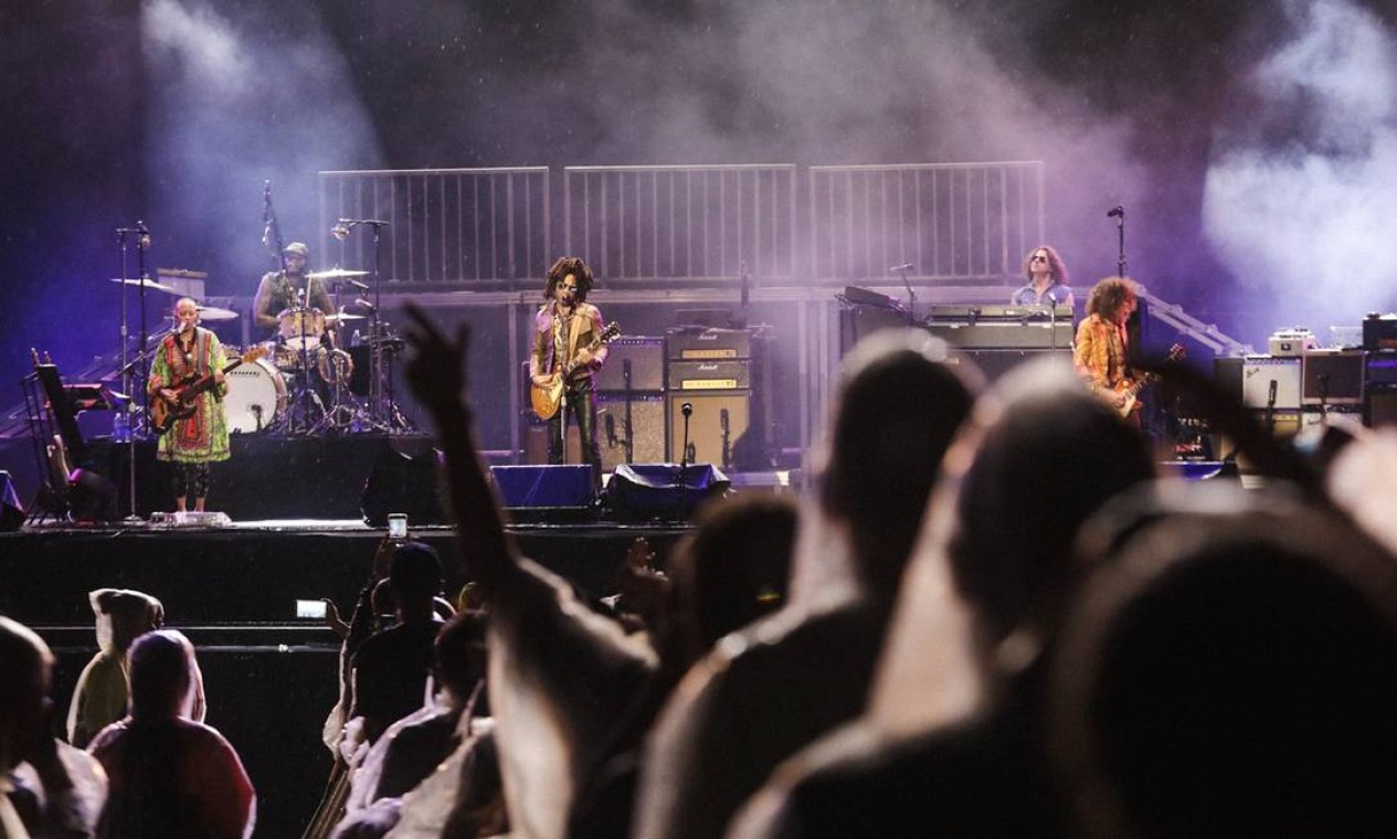 Lollapalooza: em dia de tensão pelo mau tempo, Lenny Kravitz e Post Malone  triunfam - Jornal O Globo