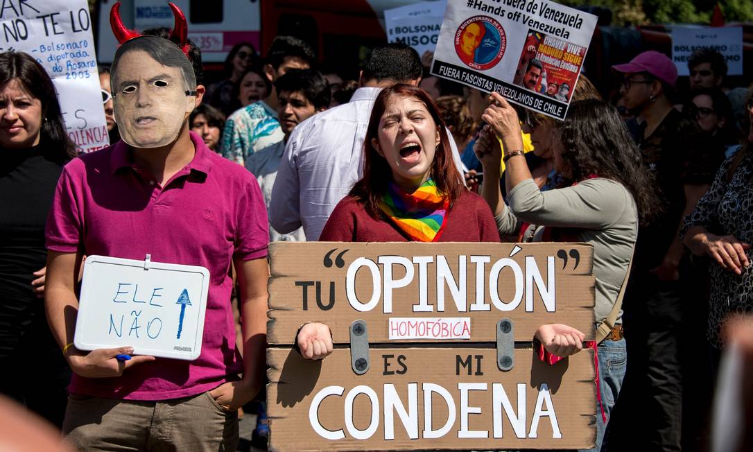 Em visita ao Chile, Bolsonaro também foi recebido com protestos por opositores de Piñera Foto: Martin Bernetti / AFP