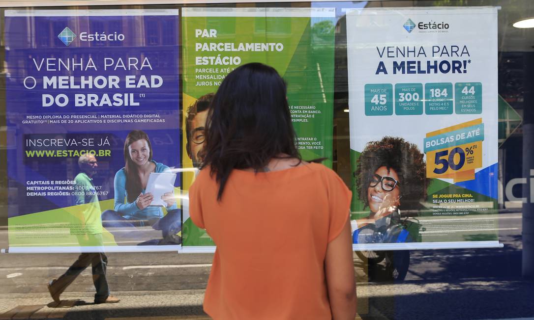Atrasos nos repasses do Fundo de Financiamento Estudantil têm prejudicado alunos de universidades particulares Foto: Roberto Moreyra / Agência O Globo