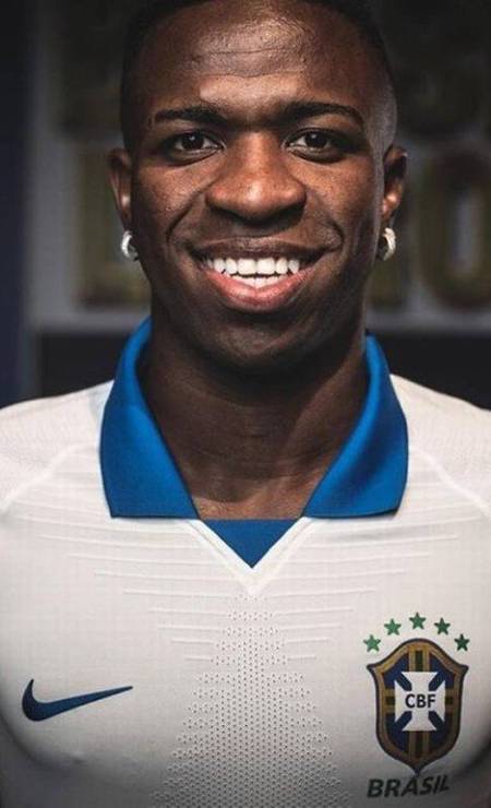 Vinícius Jr Apresenta Camisa Branca Que Seleção Usará Na Copa América ...