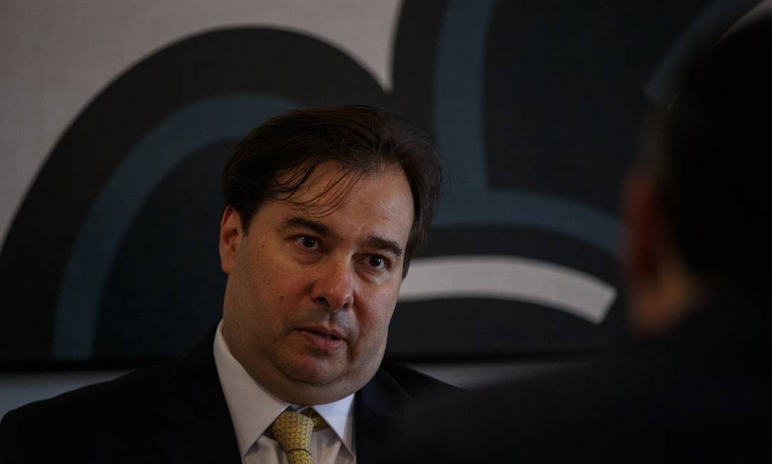 Após o ministro Sergio Moro sugerir que o projeto anticrime tramitasse em paralelo com a reforma da Previdência, Rodrigo Maia foi a público e disse que o ex-juiz estava "confundindo as bolas', já que, segundo o deputado, não entendia de política e era apenas um funcionário do presidente Bolsonaro Foto: Daniel Marenco / Agência O Globo