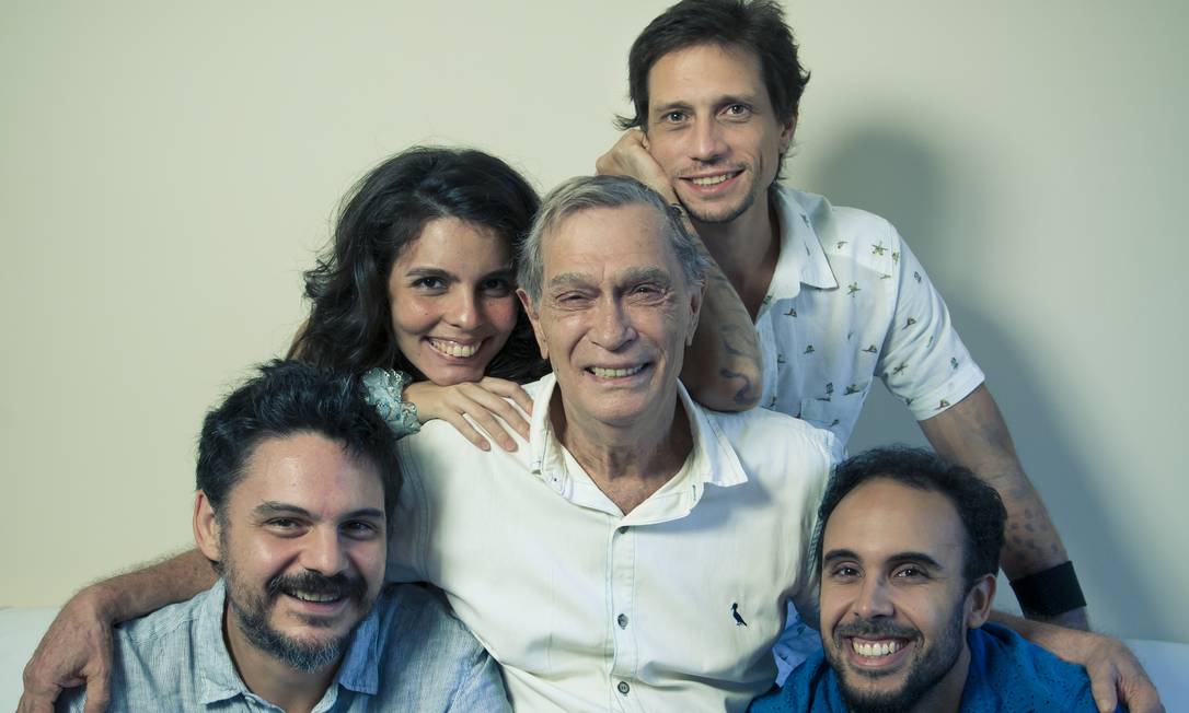 Jorge Mautner lança disco com a banda Tono Foto: Leo Martins / Agência O Globo