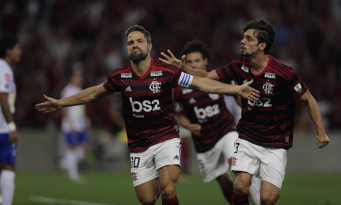 Diego marcou um dos seis gols da vitÃ³ria do Flamengo Foto: Alexandre Cassiano / AgÃªncia O Globo