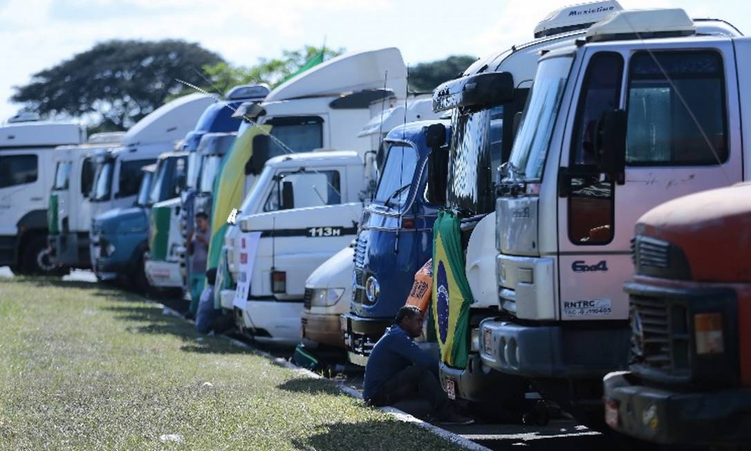 
Caminhoneiros pararam o país em maio
Foto:
/
Jorge William —Agência O Globo
