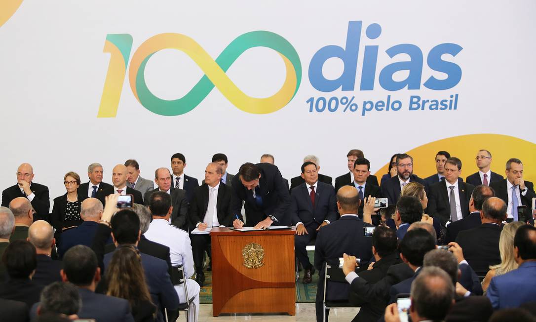 Bolsonaro assina decretos e atos em solenidade dos 100 dias de governo 11/04/2019 Foto: Jorge William / Agência O Globo