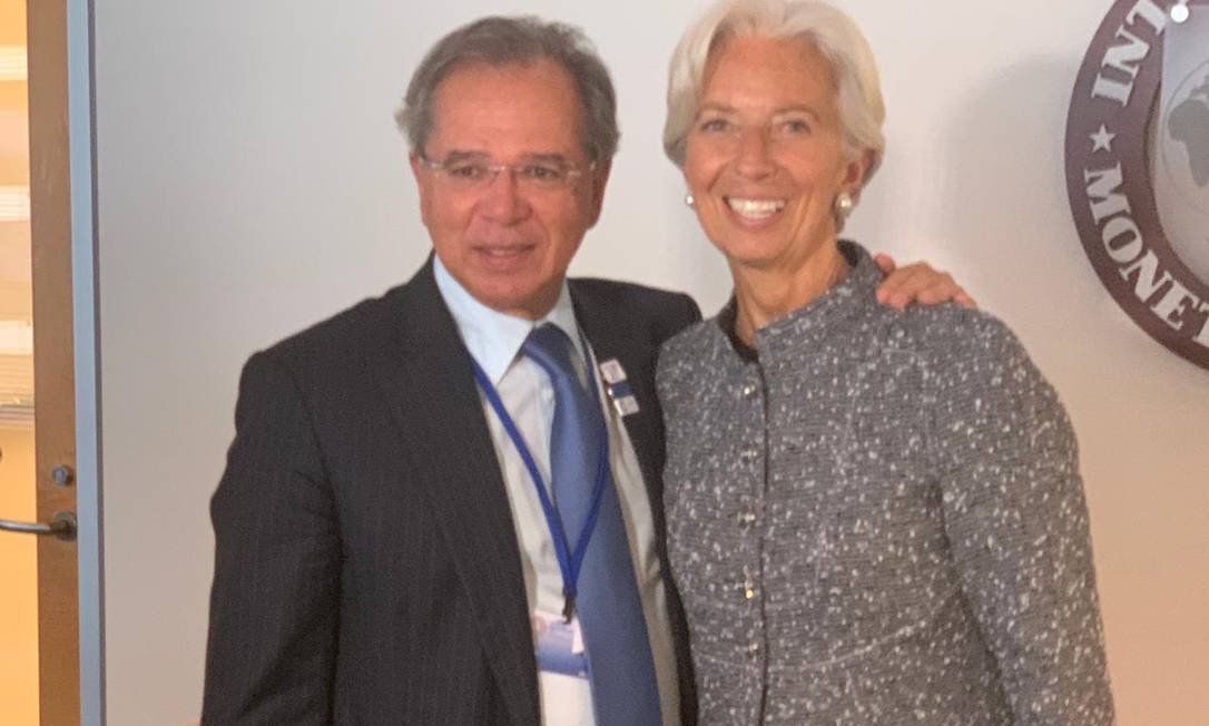 O ministro da Economia, Paulo Guedes, com a diretora-gerente do FMI, Christine Lagarde Foto: / Divulgação/Embaixada do Brasil em Washington
