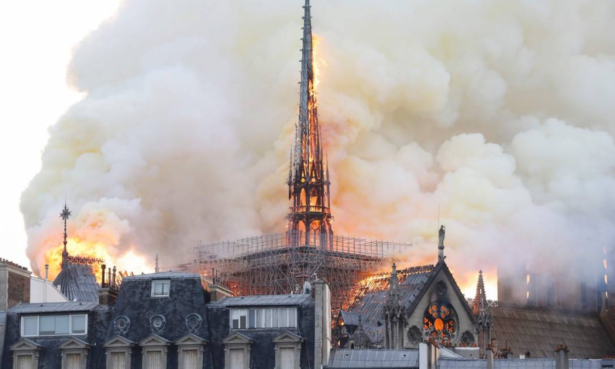 Há também pinturas e gravuras que relatam a História da catedral e da cidade de Paris Foto: FRANCOIS GUILLOT / AFP