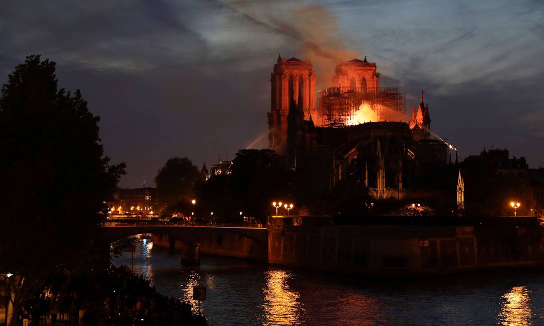 Com 850 anos de história, Catedral de Notre Dame de Paris foi parcialmente destruída pelas chamas nesta segunda-feira Foto: Thomas Samson / AFP