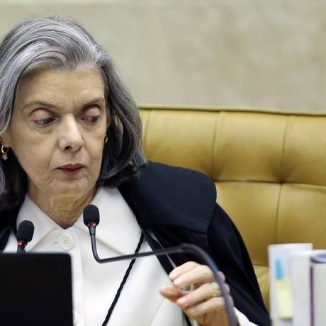 A ministra Cármen Lúcia durante sessão no Supremo Tribunal Federal Foto: Jorge William / Agência O Globo A ministra Cármen Lúcia durante sessão no Supremo Tribunal Federal Foto: Jorge William / Agência O Globo