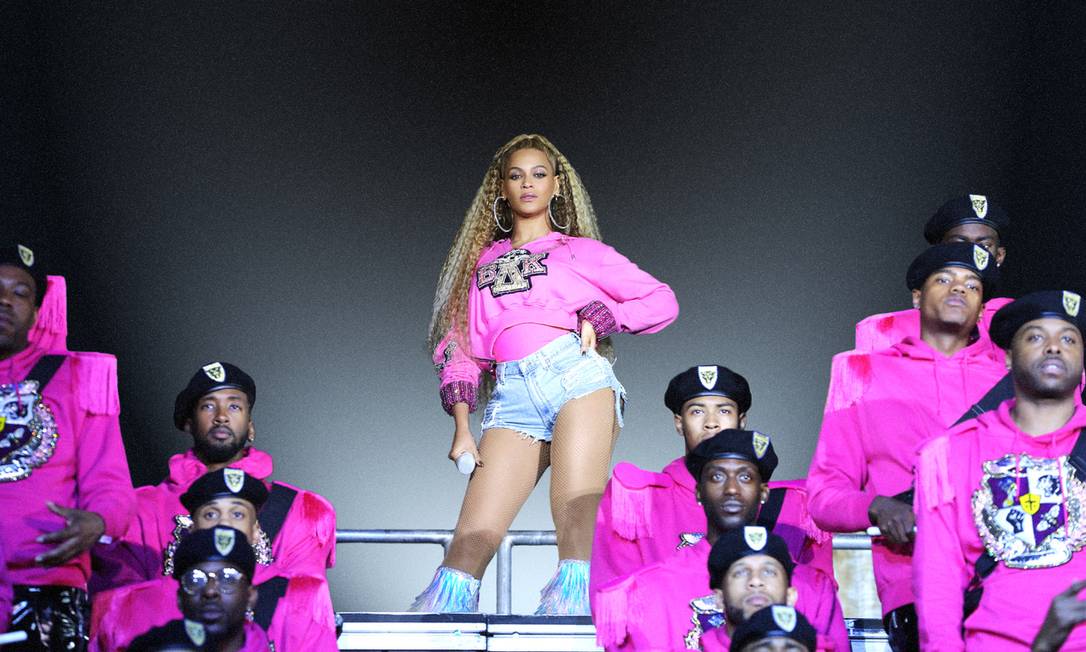 Beyoncé com parte da grandiosa banda marcial que formou para o show no Coachella 2018 Foto: Divulgação/Parkwood Entertainment