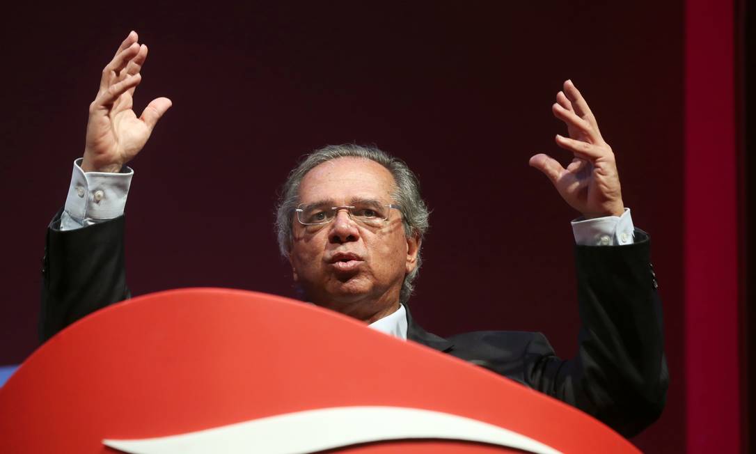 Brazil's Economy Minister Paulo Guedes gestures as he speaks during a meeting of the LIDE (Businessmen Leaders Group) in Campos do Jordao, Brazil, April 5, 2019. REUTERS/Amanda Perobelli Foto: AMANDA PEROBELLI / Reuters