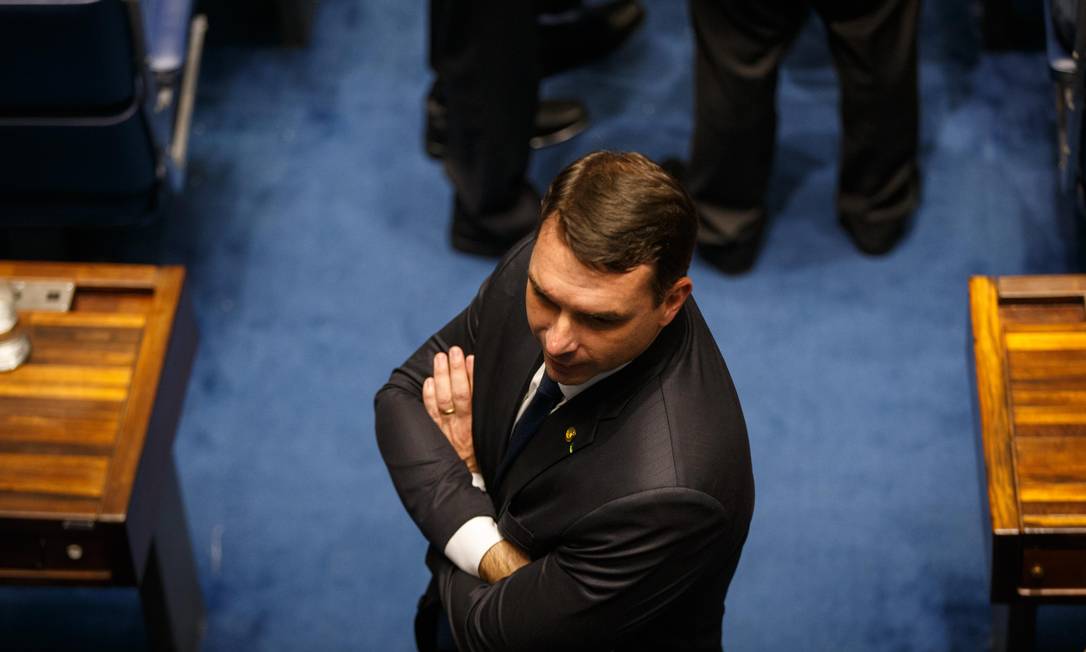 Flávio Bolsonaro participa de votação no Senado: novo projeto é condenado por ambientalistas Foto: Daniel Marenco / Agência O Globo/1-2-2019
